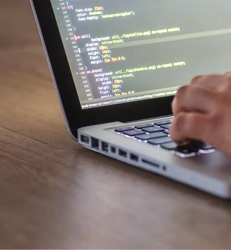 Tworzenie kodu R, skryptów w języku Python oraz obliczenia statystyczne w R